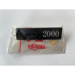 Typenschild "2000" im Spoiler